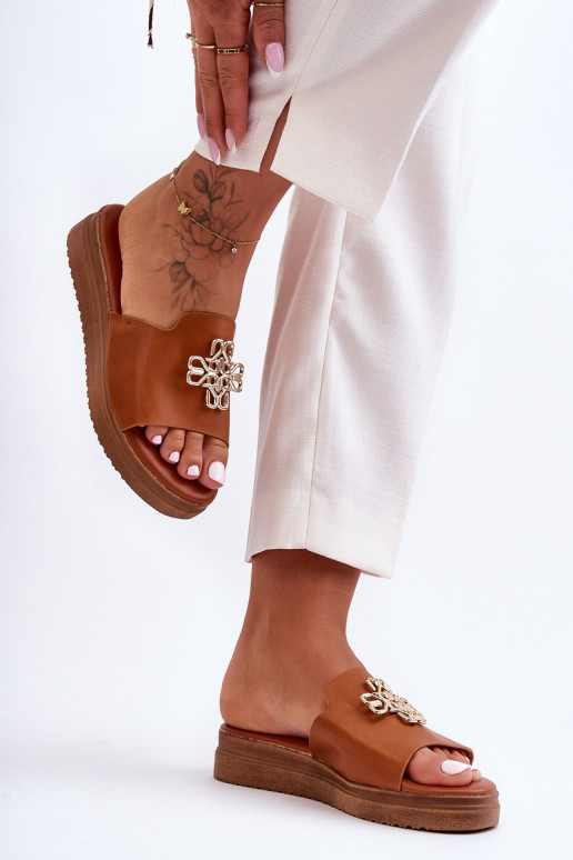 Peau Féminin Chaussons avec une plateforme avec décoration marron Azera