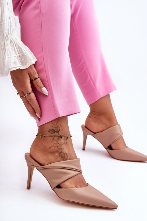 Pantoufles en cuir avec des talons fins beige Aveline