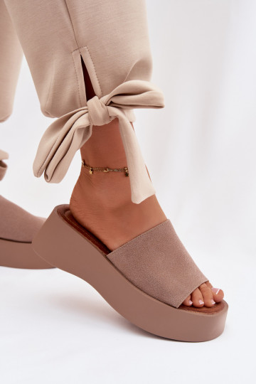Pantoufles pour femmes avec une plateforme beige Liorisse