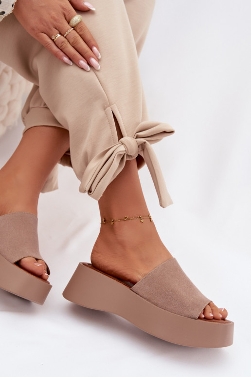 Pantoufles pour femmes avec une plateforme beige Liorisse