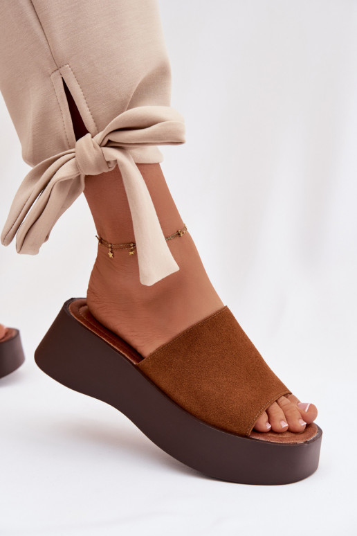 Pantoufles pour femmes avec une plateforme marron Liorisse