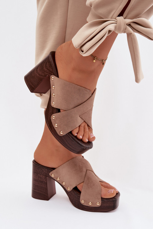 Pantoufles pour femmes avec des talons Ze couleur doréemi Goujons beige Nerelle