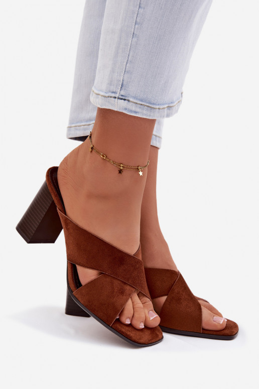 Damespantoffels met hakken bruine kleur Denessa