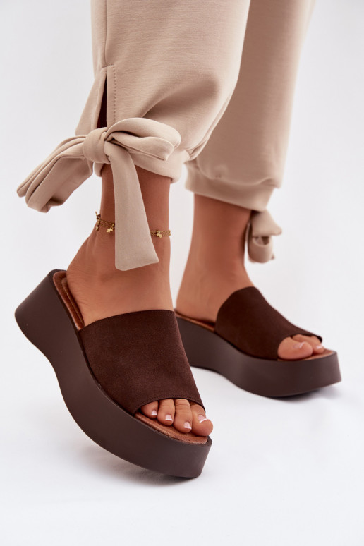Pantoufles pour femmes avec une plateforme CzekoladoÀe Liorisse