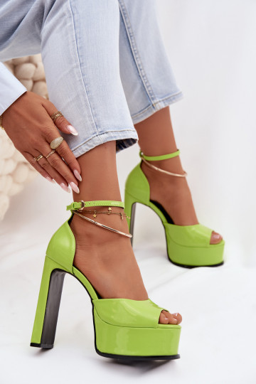 Gelakte sandalen voor dames met hakken en platform groene kleur Horvia