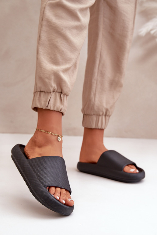 Féminin Chaussons légers en mousse Sur une semelle épaisse couleur noire Querceria