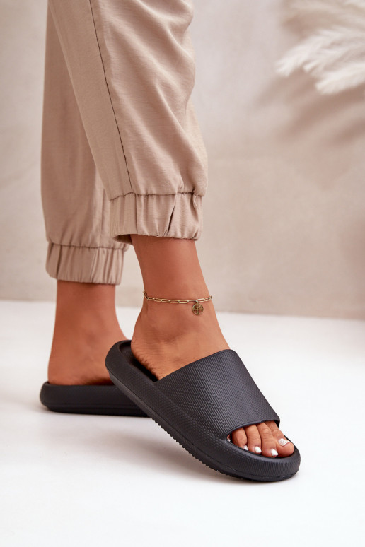 Féminin Chaussons légers en mousse Sur une semelle épaisse couleur noire Querceria