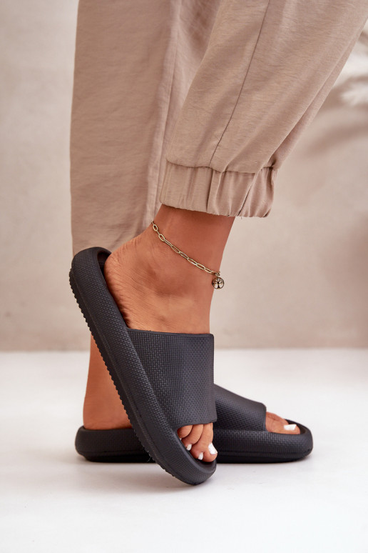 Féminin Chaussons légers en mousse Sur une semelle épaisse couleur noire Querceria