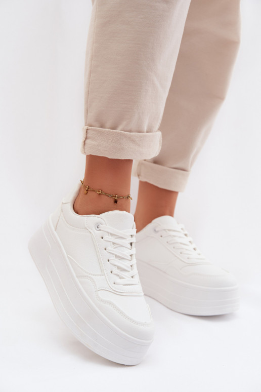 Chaussures modèle baskets Féminin avec une plateforme couleur blanche Feressa