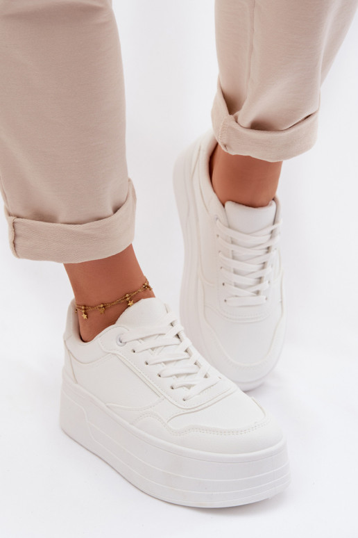 Chaussures modèle baskets Féminin avec une plateforme couleur blanche Feressa
