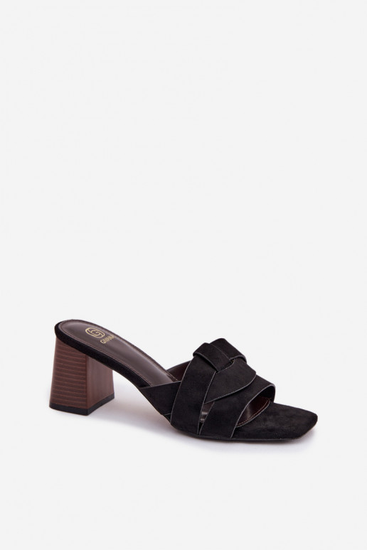 Dames slippers met hakken en bandjes van kunstsuède, zwarte kleur, Corivelle