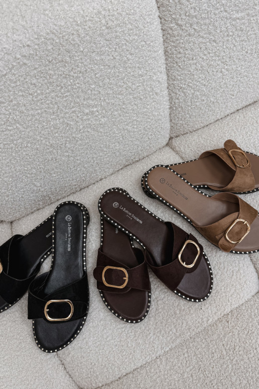 Chaussons avec talons larges et boucles dorées noires Selivelle