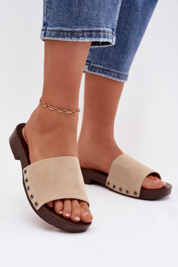 Pantoufles pour femmes avec des rivets avec des talons larges beige Amelvessa 2