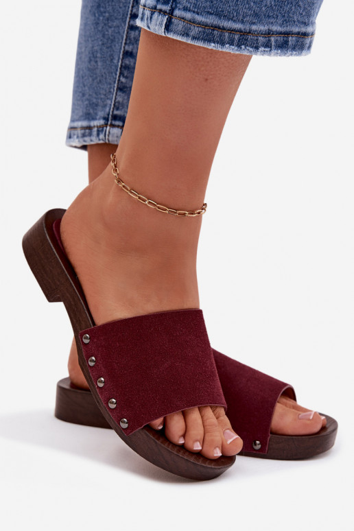 Pantoufles pour femmes avec des rivets avec des talons larges Bourgogne Amelvessa