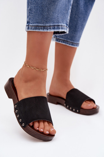Pantoufles pour femmes avec des rivets avec des talons larges couleur noire Amelvessa 2