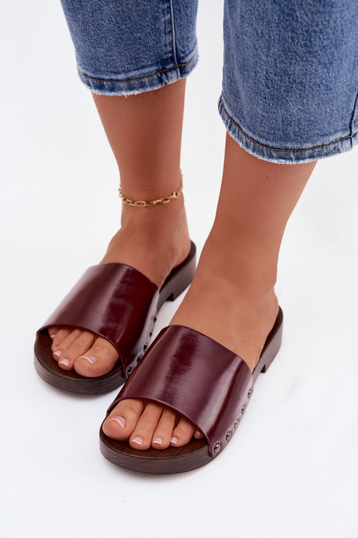 Pantoufles pour femmes avec des rivets avec des talons larges Bourgogne Brinalle