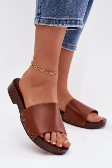 Dames slippers met studs en brede hakken in bruin Brinalle 2