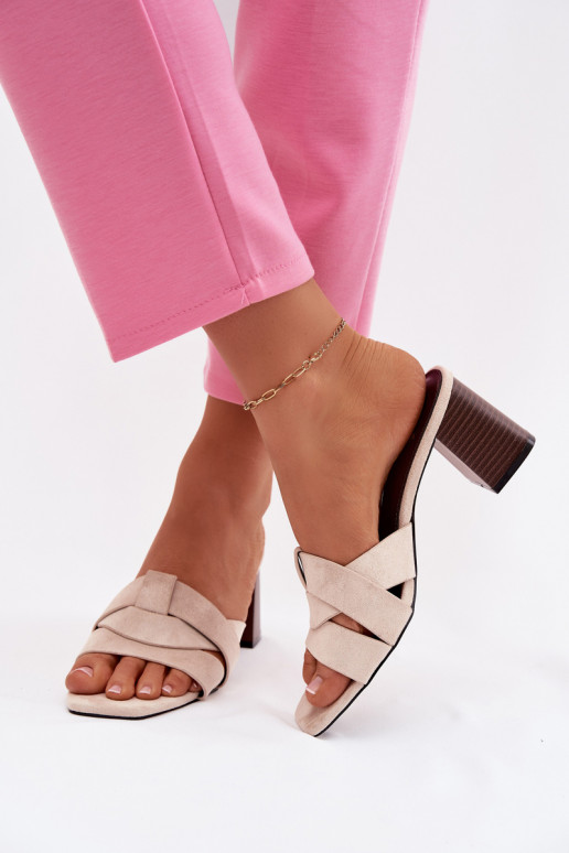 Pantoufles pour femmes avec des talons avec des bandes en daim écologiqueoÀe beige Corivelle