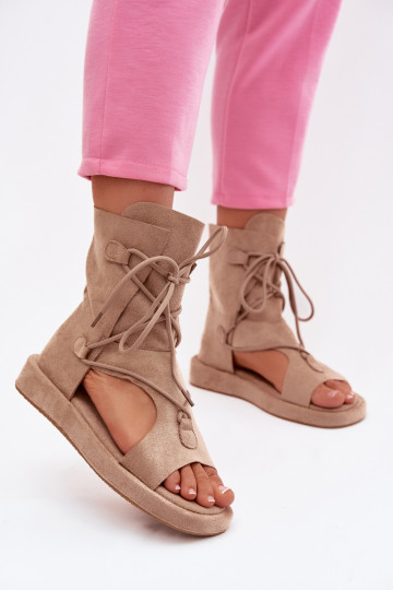 Sandales en daim artificiel pour femmes avec une tige et des lacets couleur sable Ferlisse