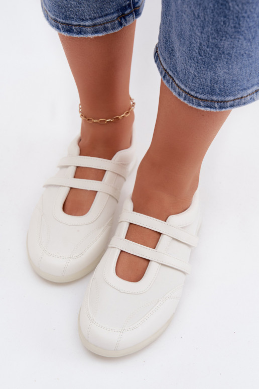 Sportlicher Stil Ballerinas Feminin mit Streifen Zueiße Farbe Farvessa