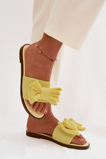 Dames slippers met brede hakken en strikken in geel Amivelle