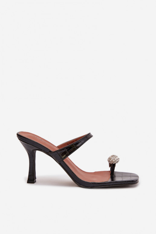 Damenhausschuhe mit dünnen Absätzen Mit Dekorationen Detalem schZuarze Farbe Lorissa