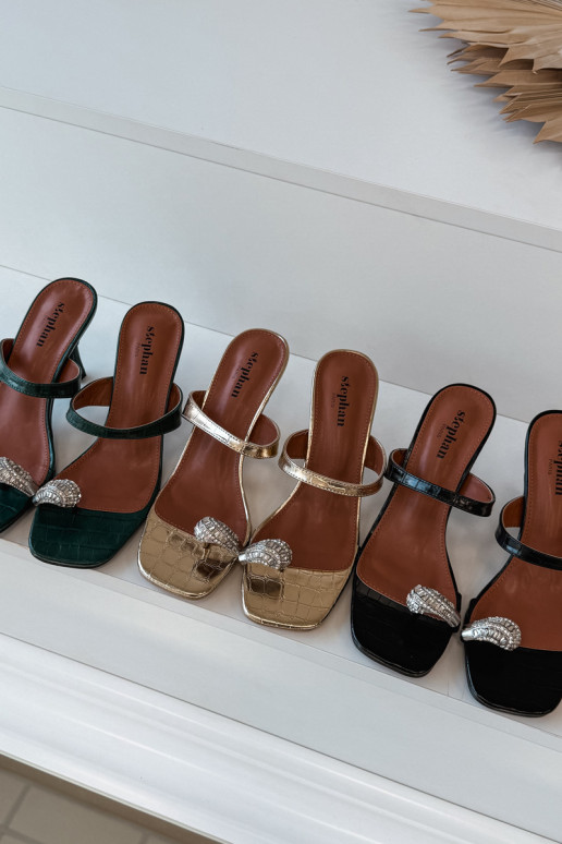 Chaussons pour femmes couleur dorée avec talons fins et détails ornés Lorissa