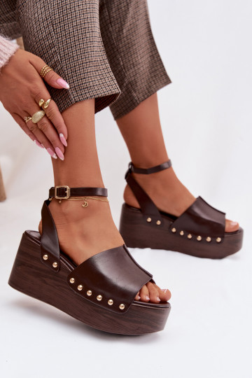 Sandales pour femmes Sur un coin Ze couleur doréemi Goujons CzekoladoÀe Galorina