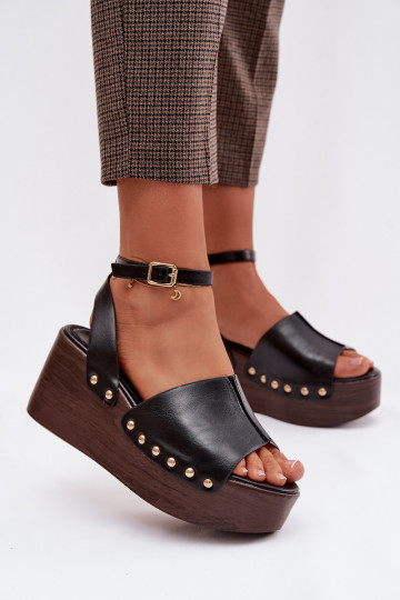 Dames sandalen op platform met gouden spijkers in zwarte kleur Galorina