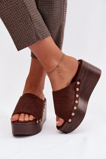 Pantoufles à plateforme en simili daim de couleur marron Helivina 2