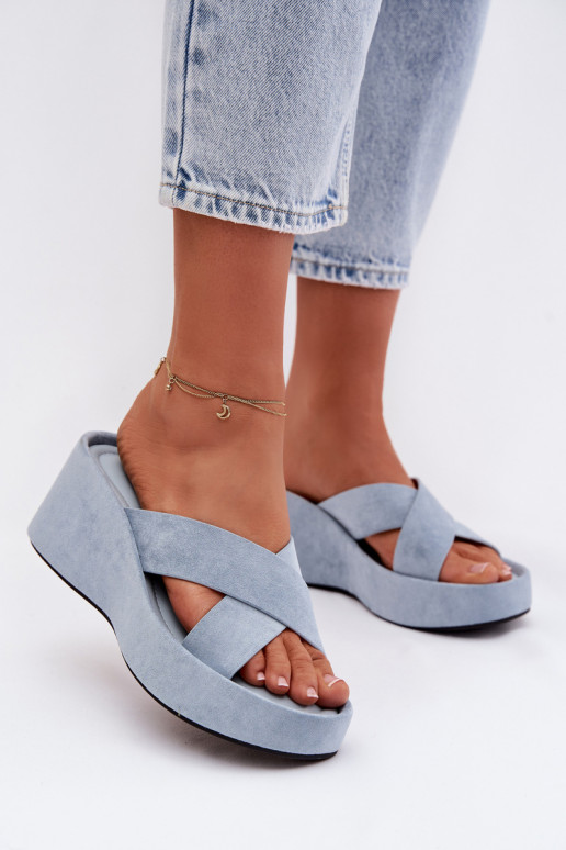 Damenhausschuhe Auf einem Keilaus Öko-INildlederu blaue Farbe Calorine