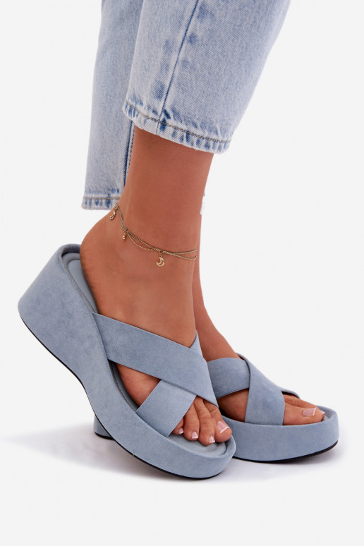 Pantoufles pour femmes Sur un coinen daim écologiqueu couleur bleue Calorine