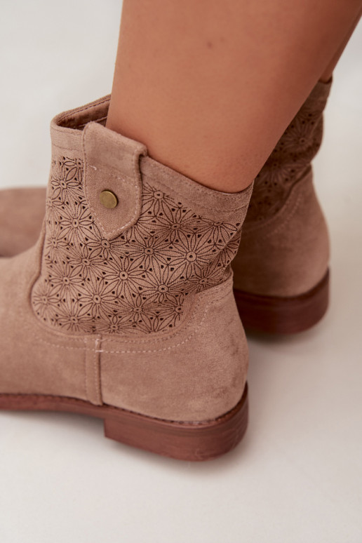 Bottes pour femmes avec des talons larges avec des éléments ajourés S.Barski HY61-8025 beige