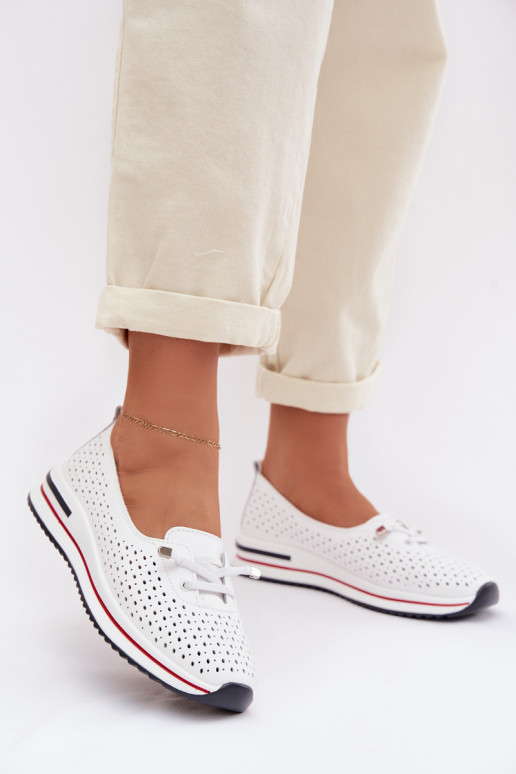 Peau avec des éléments ajourés chaussures Féminin S.Barski LR61-7044 couleur blanche