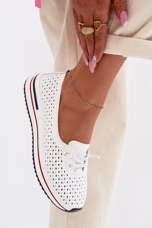 Peau avec des éléments ajourés chaussures Féminin S.Barski LR61-7044 couleur blanche