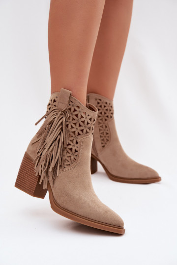 Bottes ajourées style coÀ-boy Féminin avec des talons avec des franges beige Calissey 2