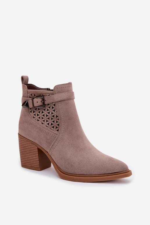 mit durchbrochenen Elementen Damenstiefel Durchbrochenm Ein Beispiel I Złotą mit Schnallen Beige Deloriah