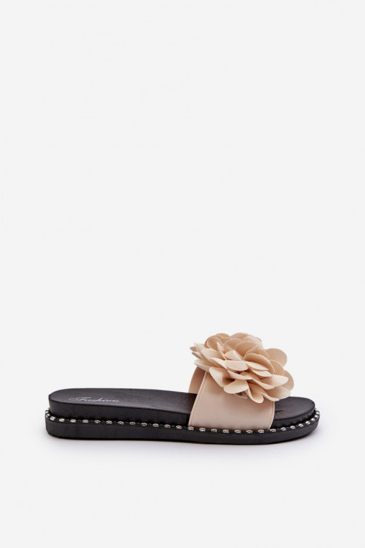 Pantoufles pour femmes Ozdobione avec des motifs florauxami beige Cellanen