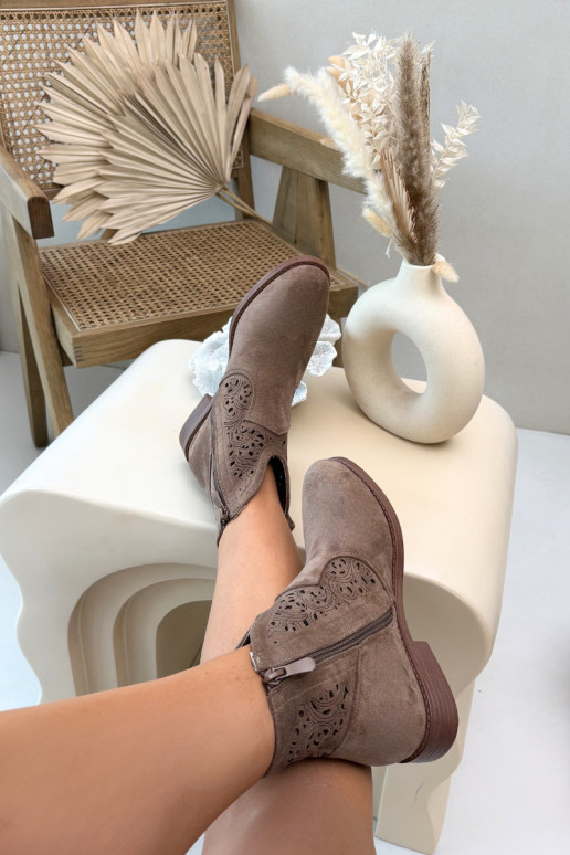 Ażurowe dames enkellaarsjes met brede hakken S.Barski HY61-8026 bruine kleur