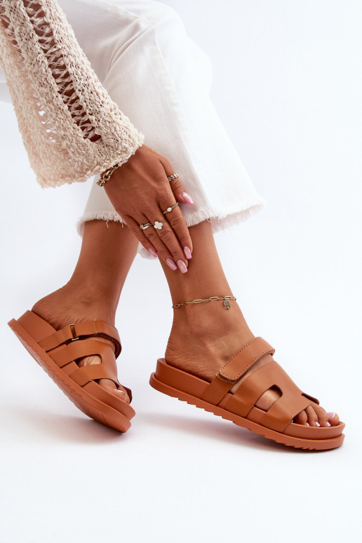 Het klassieke model Damespantoffels bruine kleur Molie