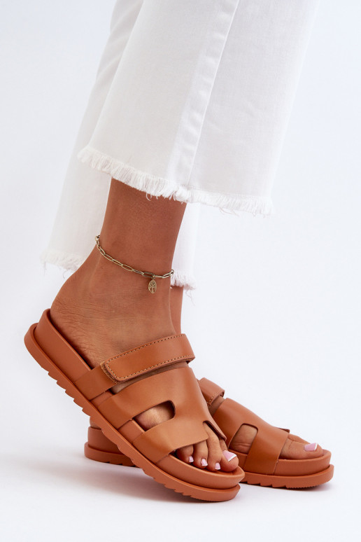 Het klassieke model Damespantoffels bruine kleur Molie