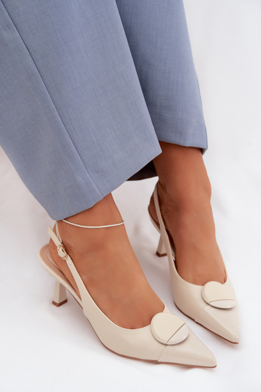 Sandales pour femmes avec des talons fins Avec des décorations Detalem couleur ivoire Il fautriae