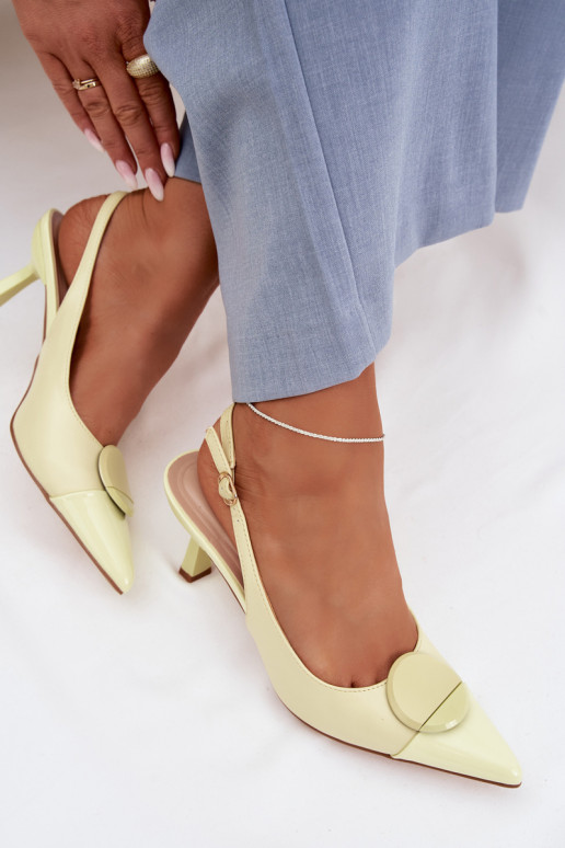 Damensandalen mit dünnen Absätzen Mit Dekorationen Detalem gelbe Farbe Es mussriae