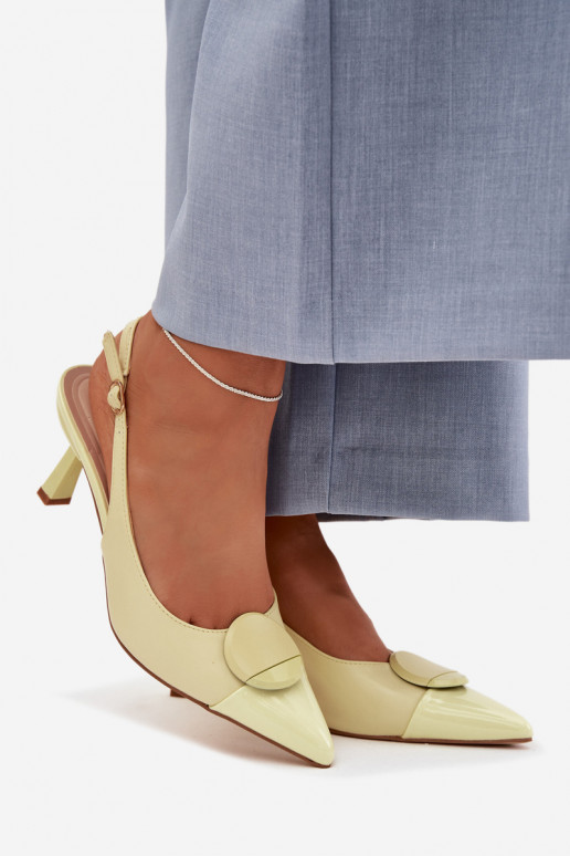 Dames sandalen met dunne hakken Met sierlijk Detalem geel Het heeftriae