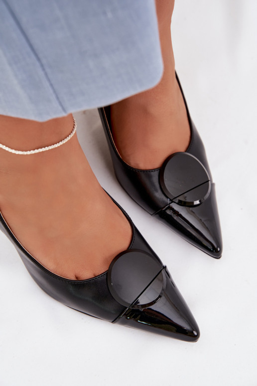 Sandales pour femmes avec des talons fins Avec des décorations Detalem couleur noire Il fautriae