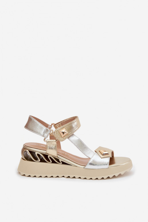 Damensandalen Feminin mit einer Plattform D&A CR61-3078 goldene Farbe