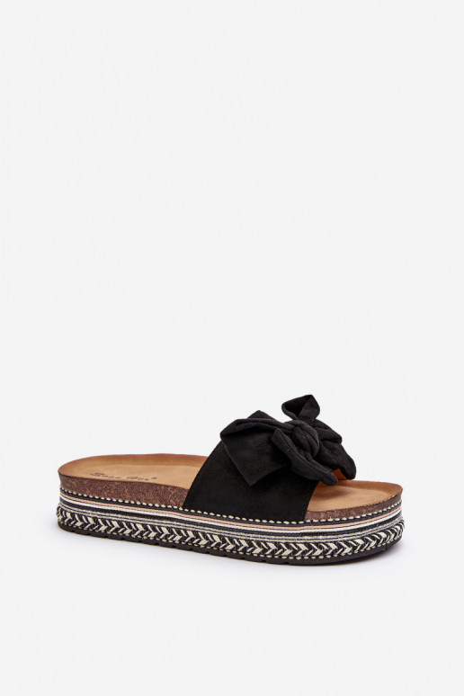Pantoufles pour femmes avec une plateforme avec des rubans couleur noire Evatria