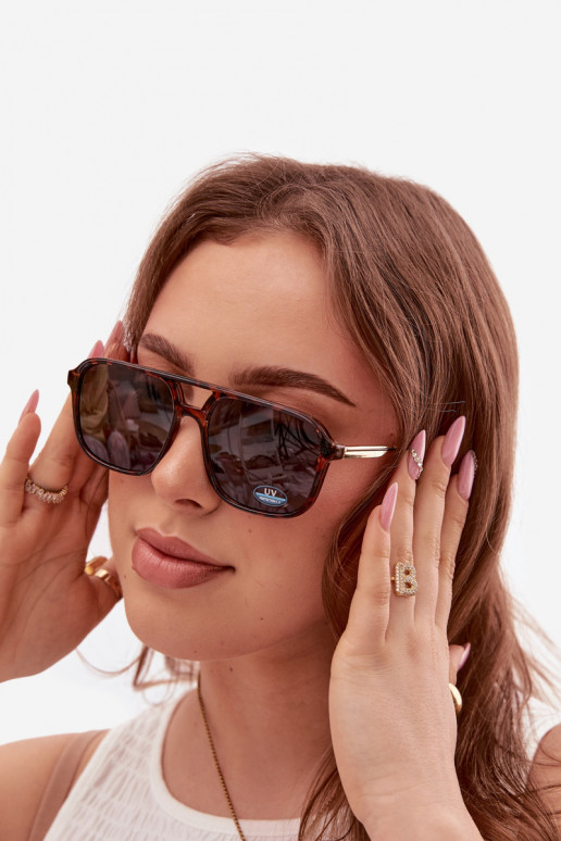 Des lunettes de soleil FémininFiltrem UV brun-couleur noire