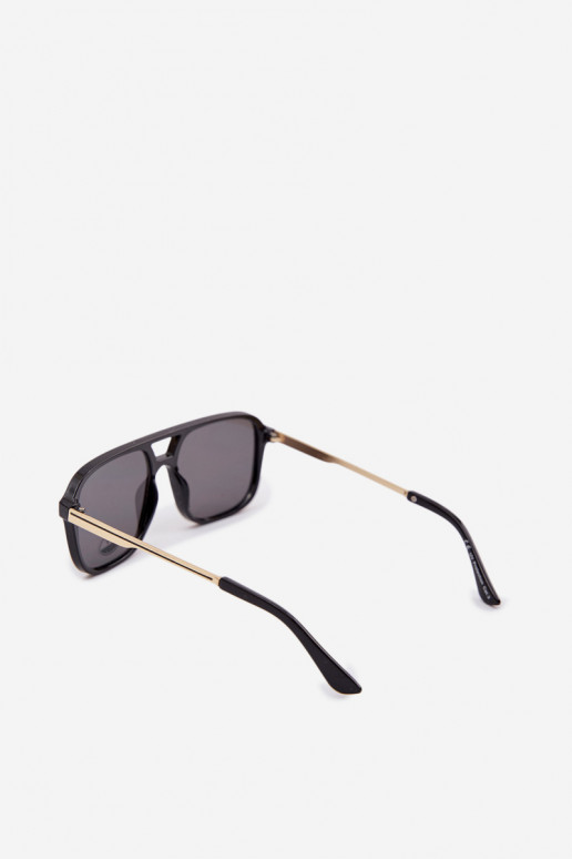 Des lunettes de soleil FémininFiltrem UV couleur noire
