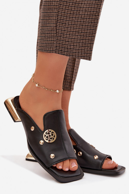 Lederhausschuhe Ze goldene Farbemi Ozdobami D&A CR61-3060 schZuarze Farbe